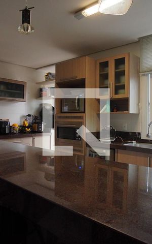 Casa à venda com 453m², 4 quartos e 4 vagasCozinha