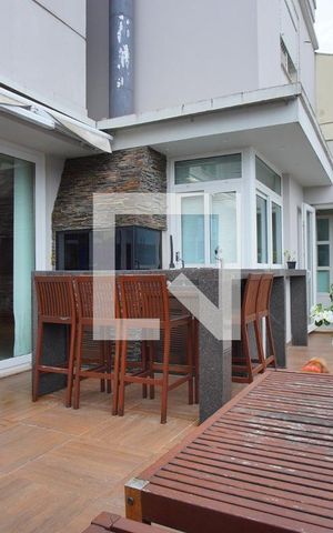 Casa à venda com 453m², 4 quartos e 4 vagasQuintal