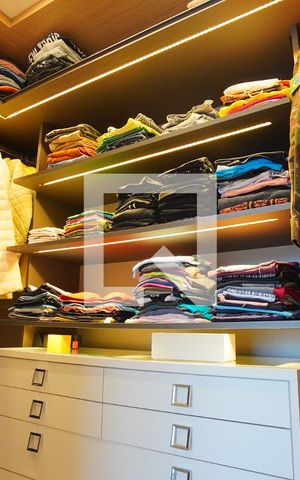 Casa à venda com 453m², 4 quartos e 4 vagasSuíte 3 Closet - Segundo Andar
