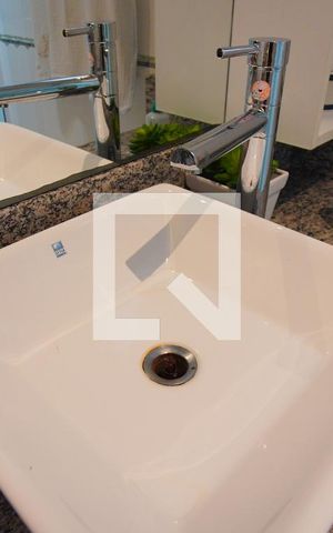 Casa à venda com 453m², 4 quartos e 4 vagasBanheiro da Suíte 2 - Segundo Andar