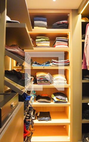 Casa à venda com 453m², 4 quartos e 4 vagasSuíte 3 Closet - Segundo Andar