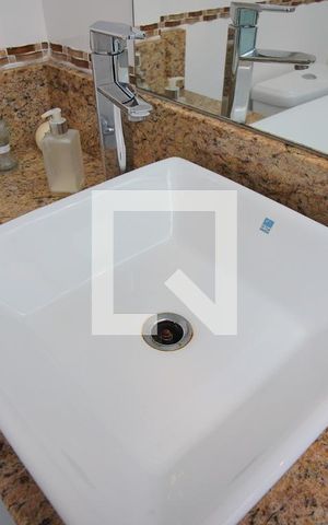 Casa à venda com 453m², 4 quartos e 4 vagasBanheiro da Suíte 1 - Segundo Andar