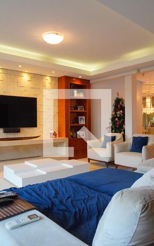 Casa à venda com 453m², 4 quartos e 4 vagasSala