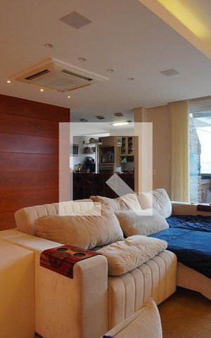 Casa à venda com 453m², 4 quartos e 4 vagasSala