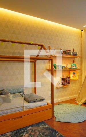Casa à venda com 453m², 4 quartos e 4 vagasSuíte 2 - Segundo Andar
