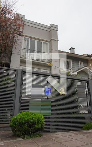 Casa à venda com 453m², 4 quartos e 4 vagasFachada