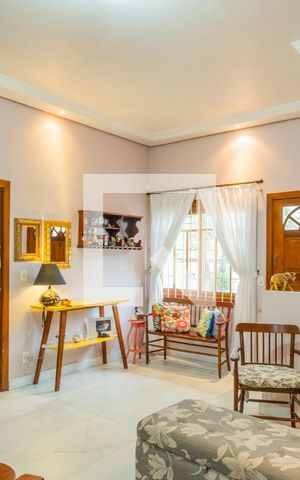 Casa de condomínio à venda com 238m², 3 quartos e 2 vagas Casa de condomínio à venda com 238m², 3 quartos e 2 vagasSala