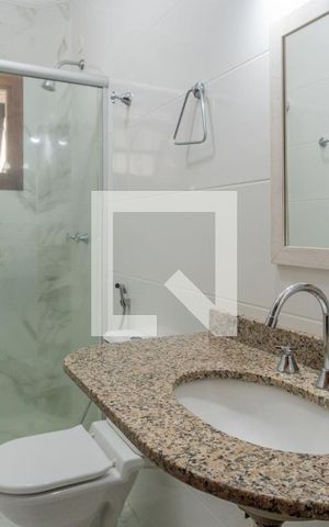 Casa de condomínio à venda com 238m², 3 quartos e 2 vagas Casa de condomínio à venda com 238m², 3 quartos e 2 vagasBanheiro Social