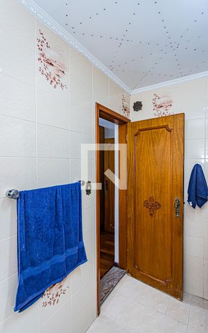 Casa à venda com 130m², 2 quartos e 3 vagas Casa à venda com 130m², 2 quartos e 3 vagasBanheiro suite 2