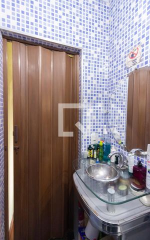 Casa à venda com 54m², 2 quartos e 2 vagas Casa à venda com 54m², 2 quartos e 2 vagasBanheiro