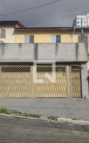 Casa à venda com 54m², 2 quartos e 2 vagas Casa à venda com 54m², 2 quartos e 2 vagasFachada