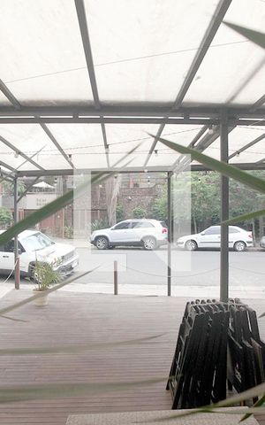 Casa à venda com 647m², 3 quartos e 5 vagasSala 1 Vista
