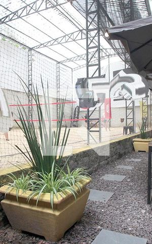 Casa à venda com 647m², 3 quartos e 5 vagasPátio