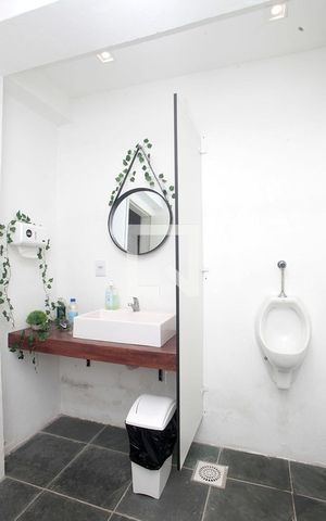 Casa à venda com 647m², 3 quartos e 5 vagasBanheiro 4