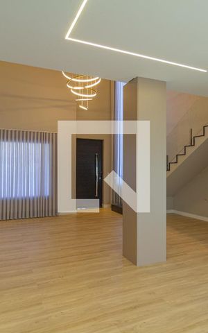 Casa de condomínio à venda com 220m², 3 quartos e 4 vagas Casa de condomínio à venda com 220m², 3 quartos e 4 vagasSala