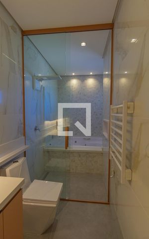 Casa de condomínio à venda com 220m², 3 quartos e 4 vagas Casa de condomínio à venda com 220m², 3 quartos e 4 vagasBanheiro Suíte 2