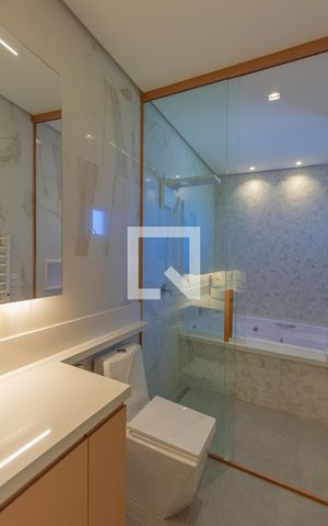 Casa de condomínio à venda com 220m², 3 quartos e 4 vagas Casa de condomínio à venda com 220m², 3 quartos e 4 vagasBanheiro Suíte 2