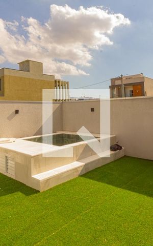Casa de condomínio à venda com 220m², 3 quartos e 4 vagas Casa de condomínio à venda com 220m², 3 quartos e 4 vagasÁrea externa