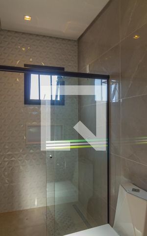 Casa de condomínio à venda com 220m², 3 quartos e 4 vagas Casa de condomínio à venda com 220m², 3 quartos e 4 vagasBanheiro Suíte 1
