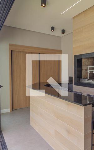 Casa de condomínio à venda com 220m², 3 quartos e 4 vagas Casa de condomínio à venda com 220m², 3 quartos e 4 vagasVaranda gourmet