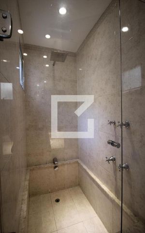 Apartamento à venda com 215m², 4 quartos e 2 vagas Apartamento à venda com 215m², 4 quartos e 2 vagasDetalhe do banheiro social