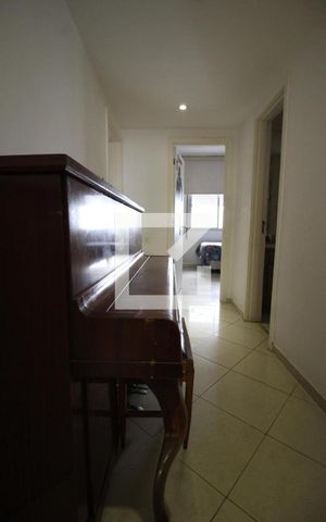 Apartamento à venda com 215m², 4 quartos e 2 vagas Apartamento à venda com 215m², 4 quartos e 2 vagasCorredor