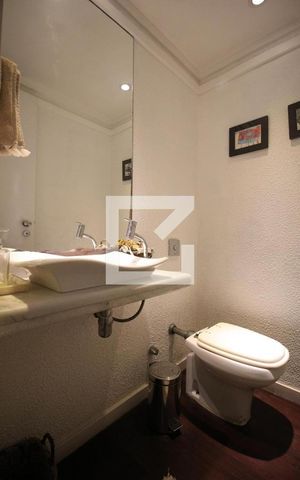 Apartamento à venda com 215m², 4 quartos e 2 vagas Apartamento à venda com 215m², 4 quartos e 2 vagasLavabo