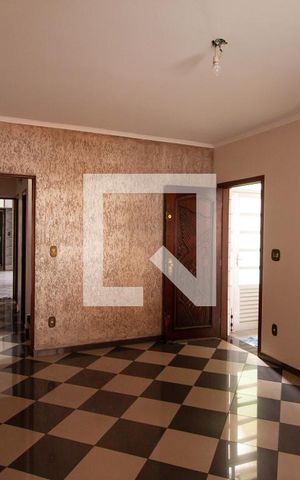 Casa à venda com 230m², 3 quartos e 2 vagas Casa à venda com 230m², 3 quartos e 2 vagasSala