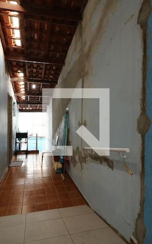 Casa à venda com 150m², 3 quartos e 4 vagasCorredor Externo