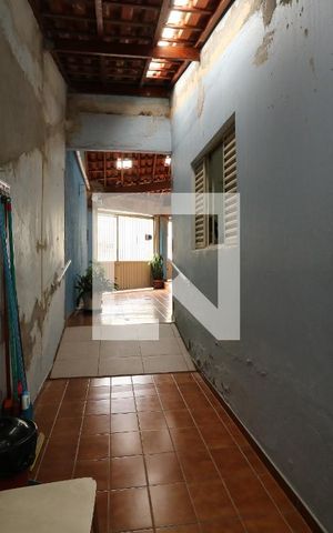 Casa à venda com 150m², 3 quartos e 4 vagasCorredor Externo
