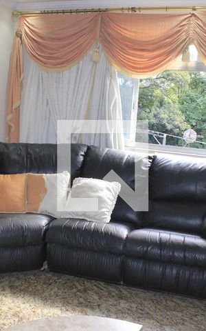 Casa à venda com 350m², 4 quartos e 6 vagasSala