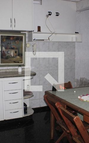 Casa à venda com 350m², 4 quartos e 6 vagasCozinha da edícula