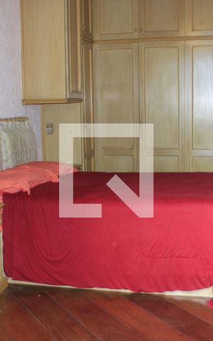 Casa à venda com 350m², 4 quartos e 6 vagasSuíte