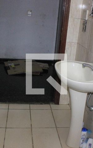 Casa à venda com 350m², 4 quartos e 6 vagasBanheiro da edícula