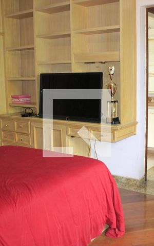 Casa à venda com 350m², 4 quartos e 6 vagasSuíte