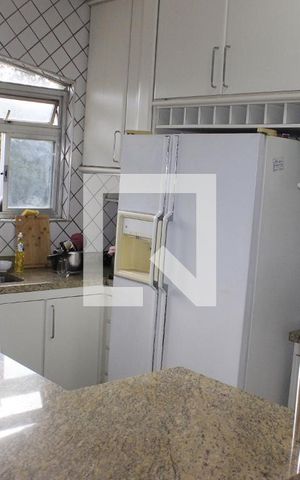 Casa à venda com 350m², 4 quartos e 6 vagasCozinha
