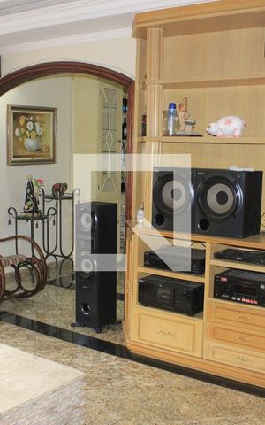 Casa à venda com 350m², 4 quartos e 6 vagasSala