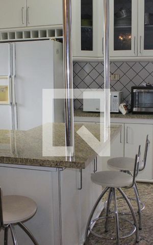 Casa à venda com 350m², 4 quartos e 6 vagasCozinha