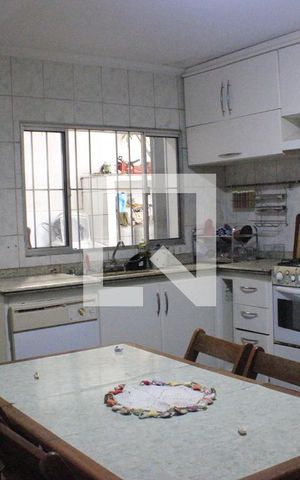 Casa à venda com 350m², 4 quartos e 6 vagasCozinha da edícula