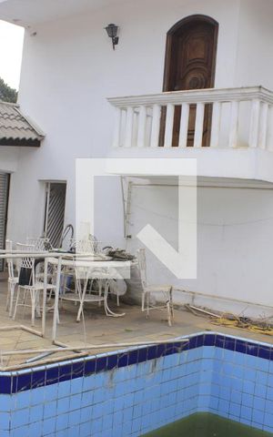 Casa à venda com 350m², 4 quartos e 6 vagasPiscina