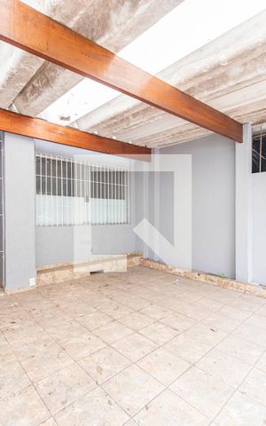 Casa à venda com 197m², 5 quartos e 2 vagas Casa à venda com 197m², 5 quartos e 2 vagasGaragem