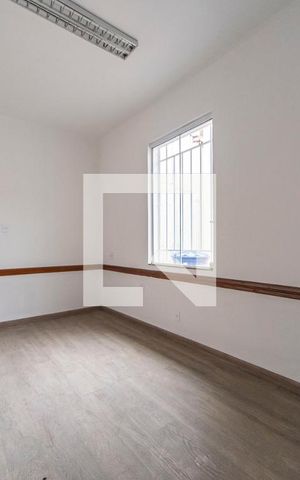 Casa à venda com 197m², 5 quartos e 2 vagas Casa à venda com 197m², 5 quartos e 2 vagasQuarto 4