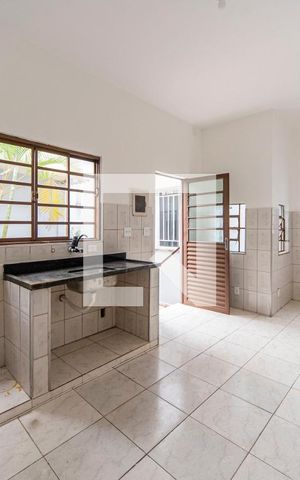 Casa à venda com 197m², 5 quartos e 2 vagas Casa à venda com 197m², 5 quartos e 2 vagasEdícula