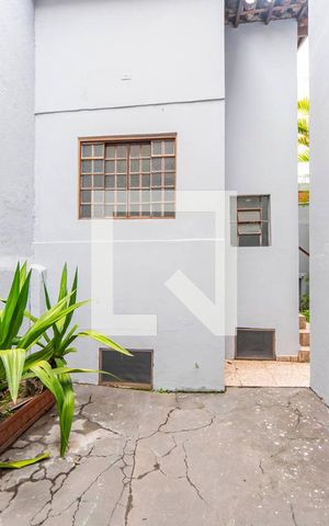 Casa à venda com 197m², 5 quartos e 2 vagas Casa à venda com 197m², 5 quartos e 2 vagasQuintal Fundos