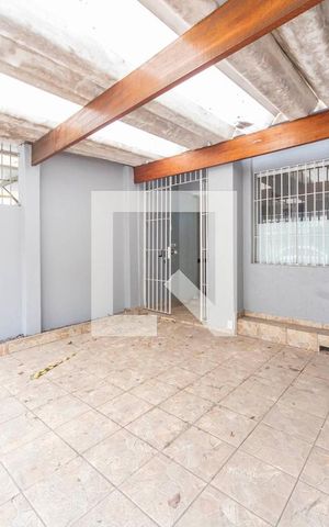 Casa à venda com 197m², 5 quartos e 2 vagas Casa à venda com 197m², 5 quartos e 2 vagasGaragem