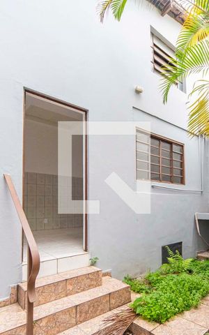 Casa à venda com 197m², 5 quartos e 2 vagas Casa à venda com 197m², 5 quartos e 2 vagasQuintal Fundos