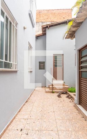 Casa à venda com 197m², 5 quartos e 2 vagas Casa à venda com 197m², 5 quartos e 2 vagasQuintal Fundos