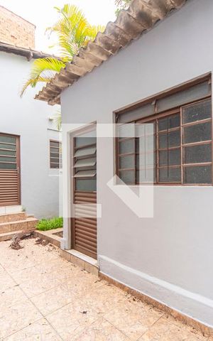 Casa à venda com 197m², 5 quartos e 2 vagas Casa à venda com 197m², 5 quartos e 2 vagasQuintal Fundos