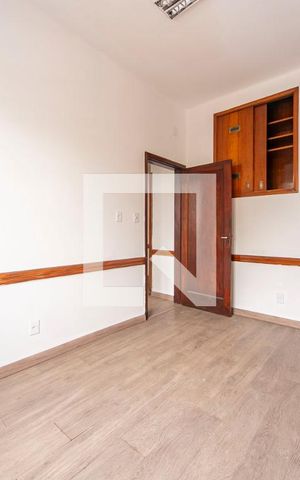 Casa à venda com 197m², 5 quartos e 2 vagas Casa à venda com 197m², 5 quartos e 2 vagasQuarto 2
