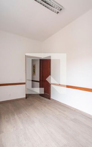 Casa à venda com 197m², 5 quartos e 2 vagas Casa à venda com 197m², 5 quartos e 2 vagasQuarto 4